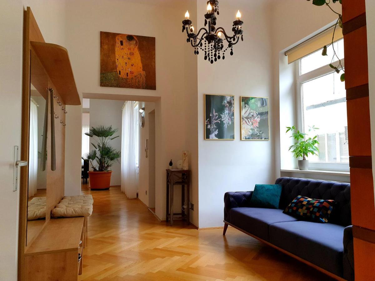 וינה Sunny And Spacious Apartment Near City Centre מראה חיצוני תמונה