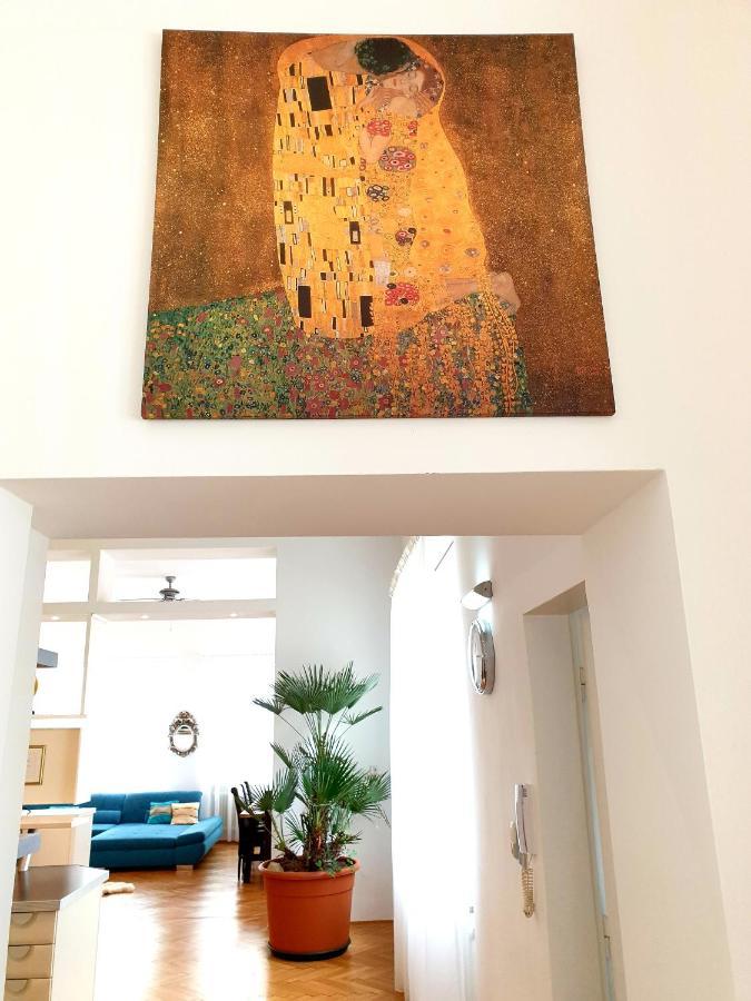 וינה Sunny And Spacious Apartment Near City Centre מראה חיצוני תמונה