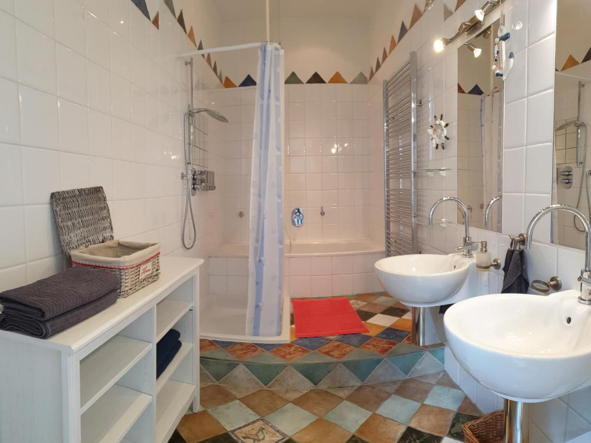 וינה Sunny And Spacious Apartment Near City Centre מראה חיצוני תמונה