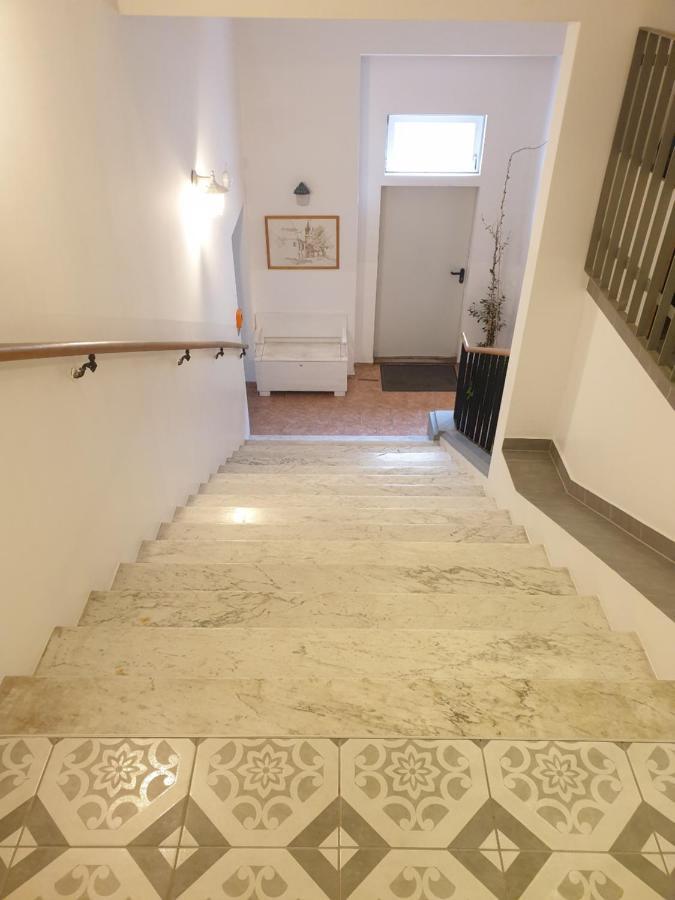 וינה Sunny And Spacious Apartment Near City Centre מראה חיצוני תמונה