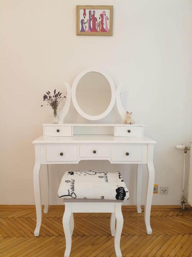 וינה Sunny And Spacious Apartment Near City Centre מראה חיצוני תמונה