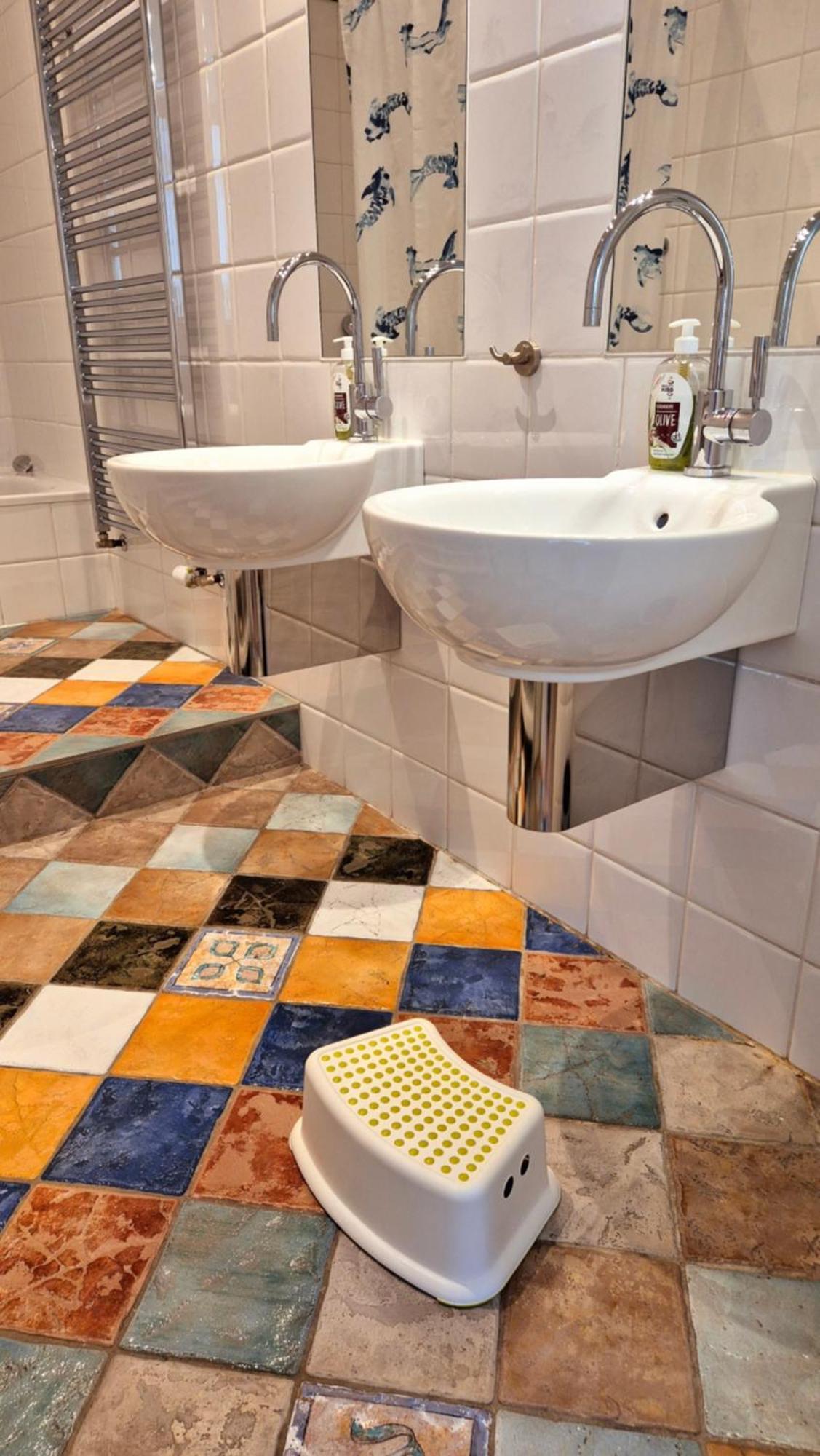 וינה Sunny And Spacious Apartment Near City Centre מראה חיצוני תמונה